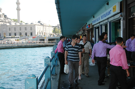 Galata Koprusu ve Balikcilar